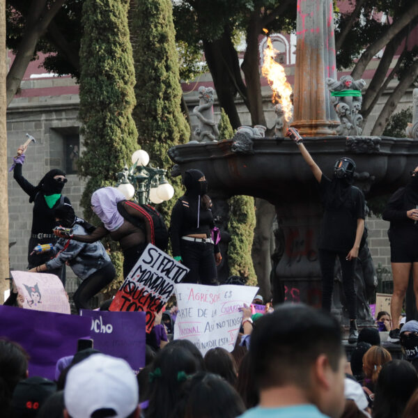 8M en Puebla: el Ayuntamiento no tapiará monumentos y solo aplicará "pintura de sacrificio" como medida preventiva. FOTO; Reto Diario.