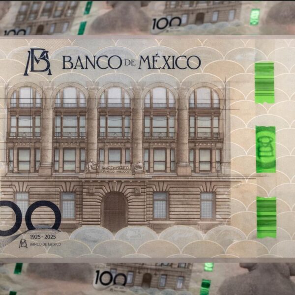 A cien años de su fundación, el Banco de México eligió conmemorar su historia con un nuevo billete de 100 pesos.