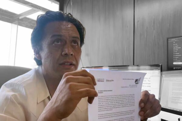 Marx Arriaga Navarro dejó la Secretaría de Educación Pública tras más de 100 horas atrincherado en su oficina, luego de recibir y firmar el oficio que formalizó su destitución.