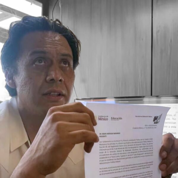 Marx Arriaga Navarro dejó la Secretaría de Educación Pública tras más de 100 horas atrincherado en su oficina, luego de recibir y firmar el oficio que formalizó su destitución.