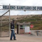 El gobierno local acusa que el cierre del relleno de Chiltepeque es un bloqueo político del PAN: 60 personas detuvieron la recolección de basura. FOTO: La Jornada de Oriente.