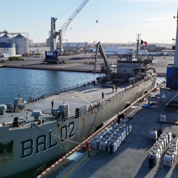 México envía ayuda humanitaria a Cuba en dos buques, en medio de tensión diplomática por amenazas arancelarias de Trump.