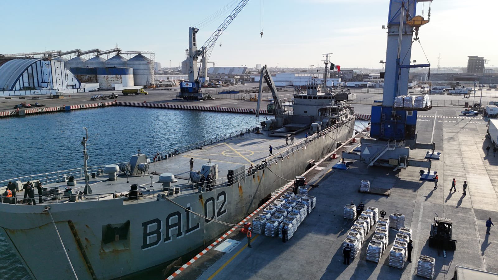 México envía ayuda humanitaria a Cuba en dos buques, en medio de tensión diplomática por amenazas arancelarias de Trump.