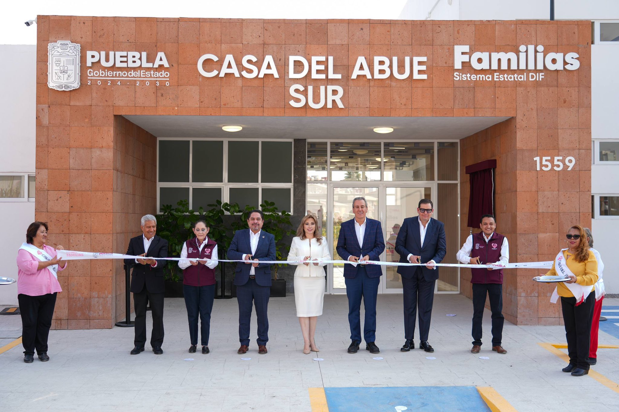 La Casa del Abue Sur abre sus puertas con servicios médicos, rehabilitación y talleres para personas adultas mayores, con capacidad de atención diaria para 400 beneficiarios. FOTO: Gobierno de Puebla.