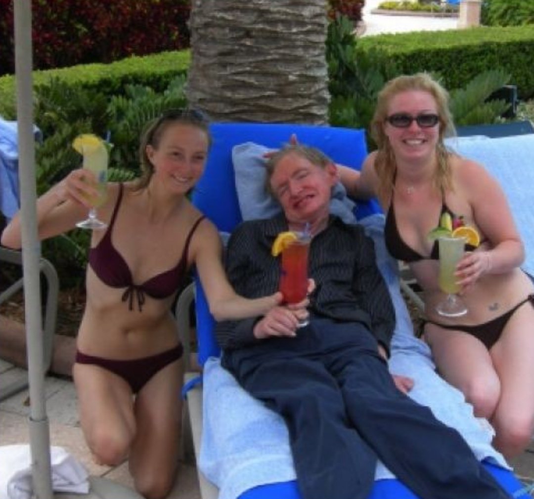 Foto de Stephen Hawking incluida en archivos de Epstein se viraliza, pero circula desde 2008