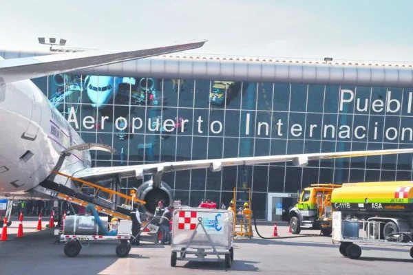 Puebla ampliará su conectividad aérea con 12 nuevas rutas desde el Aeropuerto Hermanos Serdán; habrán vuelos a nueve destinos nacionales y tres internacionales. FOTO: Yahoo Noticias.