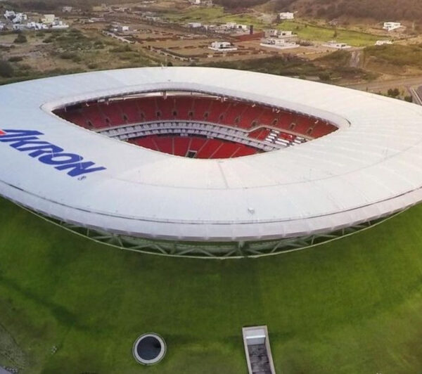 Tras la ola de violencia en varios estados, la FIFA pidió reportes oficiales sobre las condiciones de seguridad en las sedes mundialistas, especialmente en Guadalajara. FOTO: Estadios FC.