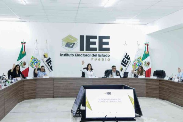 IEE de Puebla declaró desierto el proceso para nuevos partidos políticos; "Fuerza Obradorista" quedó fuera de la contienda para 2027. FOTO: IEE.