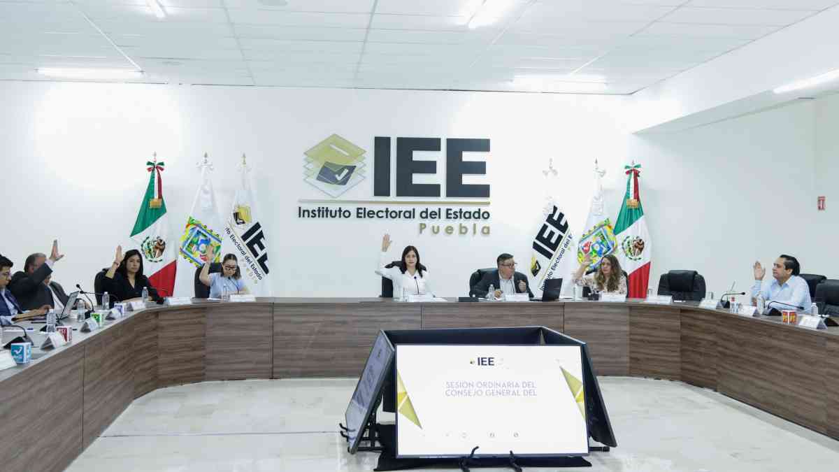 IEE de Puebla declaró desierto el proceso para nuevos partidos políticos; "Fuerza Obradorista" quedó fuera de la contienda para 2027. FOTO: IEE.
