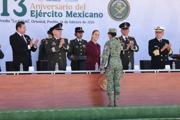 "México decidirá su destino con independencia": Sheinbaum conmemora al Ejército en Puebla. FOTO: Gobierno de México.