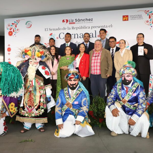 La tradición del Carnaval de Huejotzingo fue presentada por Liz Sánchez en el Senado para proyectar la identidad poblana a nivel nacional.