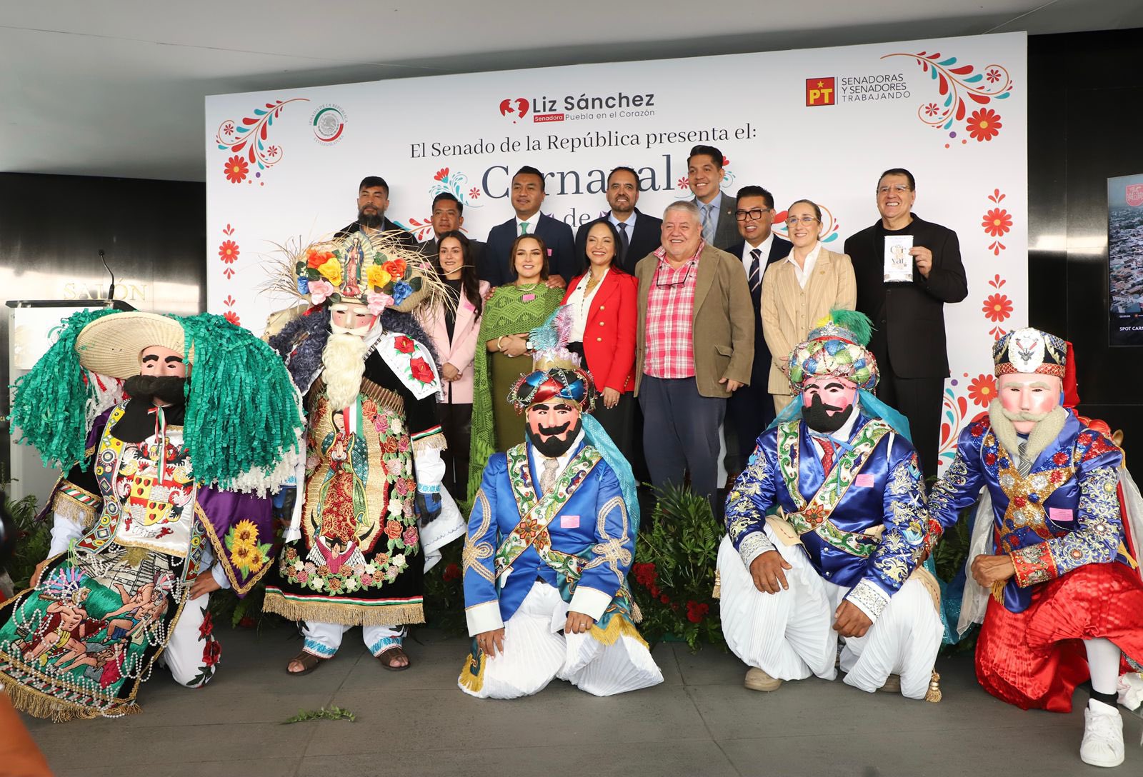 La tradición del Carnaval de Huejotzingo fue presentada por Liz Sánchez en el Senado para proyectar la identidad poblana a nivel nacional.