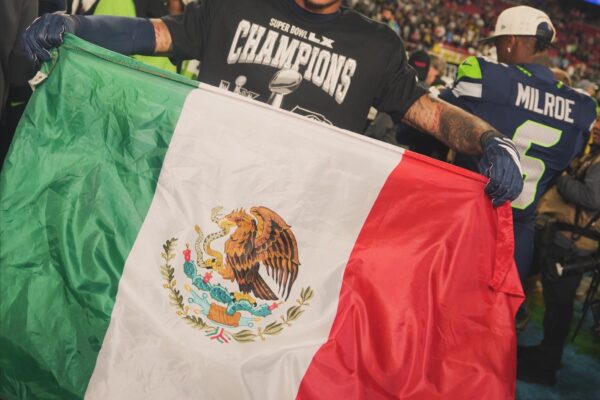 Elijah Arroyo: El "Troyano" de Cancún que conquistó el Super Bowl y puso en alto la bandera de México.