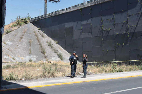 Un cuerpo en avanzada descomposición fue reportado en la Recta a Cholula a la altura del Periférico Ecológico. FOTO: EsImagen.