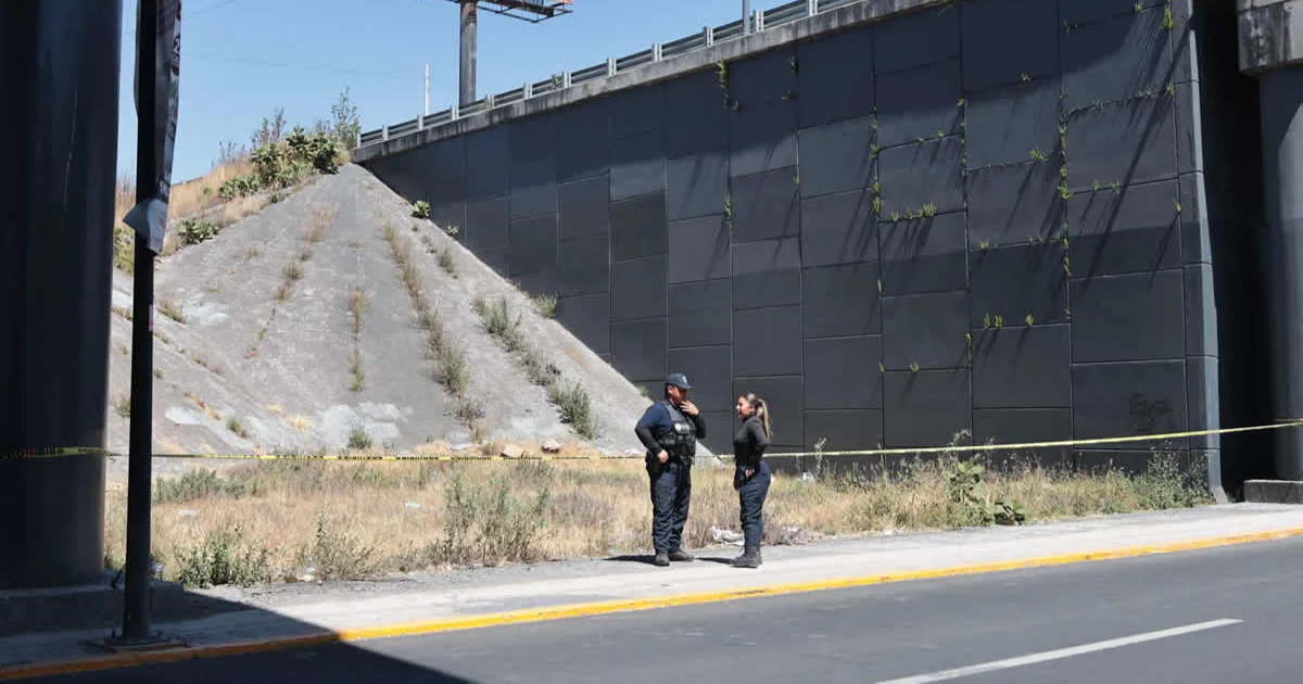 Un cuerpo en avanzada descomposición fue reportado en la Recta a Cholula a la altura del Periférico Ecológico. FOTO: EsImagen.
