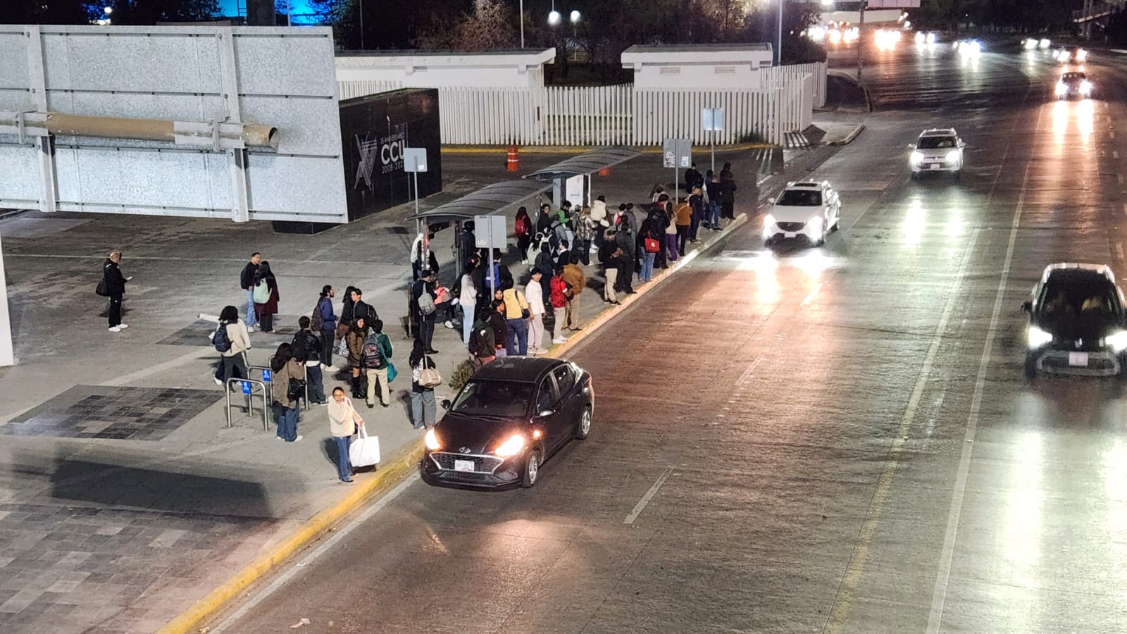Ciudadanos reportan que sus tiempos de traslado se han duplicado, el Gobierno de Puebla sostiene que no hay escasez.