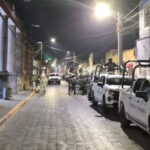 Trasladan a 30 reos de San Pedro Cholula a Tepexi para recuperar el control del penal.