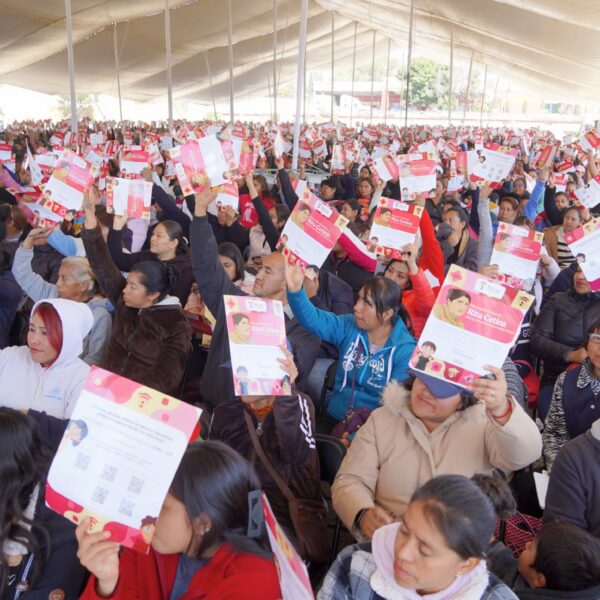 Más de 5 mil padres de familia asistieron a la asamblea informativa de la Beca "Rita Cetina" en San Martín Texmelucan.
