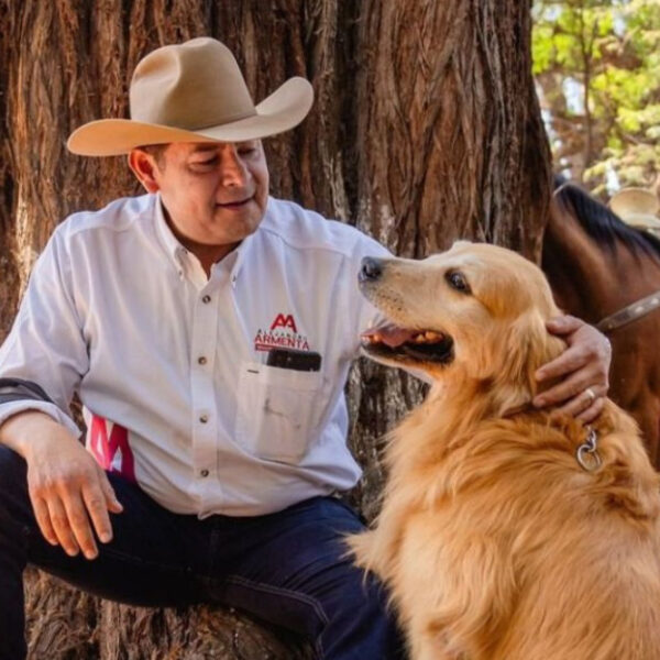 El gobernador Alejandro Armenta confirmó la partida de su fiel amigo y embajador animalista de Puebla, Tommy. FOTO: Redes sociales.