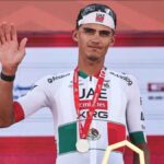 El mexicano Isaac del Toro abrió con triunfo su participación en el UAE Tour y se colocó como líder general.