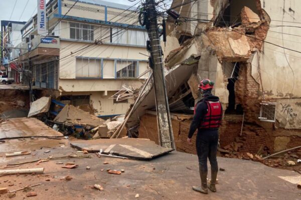 El impacto de las intensas lluvias en el sureste de Brasil continúa agravándose, suman 53 fallecidos y 15 desaparecidos. FOTO: Cuerpo de Bomberos de Minas Gerais.