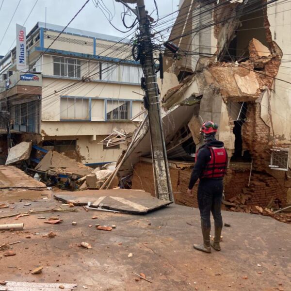El impacto de las intensas lluvias en el sureste de Brasil continúa agravándose, suman 53 fallecidos y 15 desaparecidos. FOTO: Cuerpo de Bomberos de Minas Gerais.