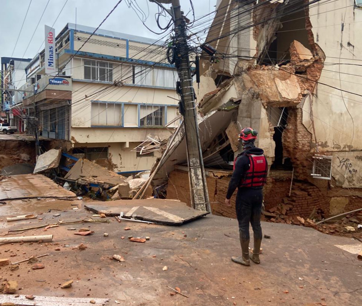 El impacto de las intensas lluvias en el sureste de Brasil continúa agravándose, suman 53 fallecidos y 15 desaparecidos. FOTO: Cuerpo de Bomberos de Minas Gerais.
