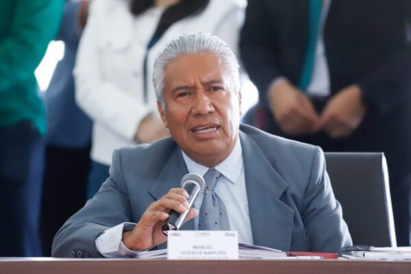 Suspenden la entrega de dos mil 500 plazas en Puebla tras detectar anomalías en los expedientes.