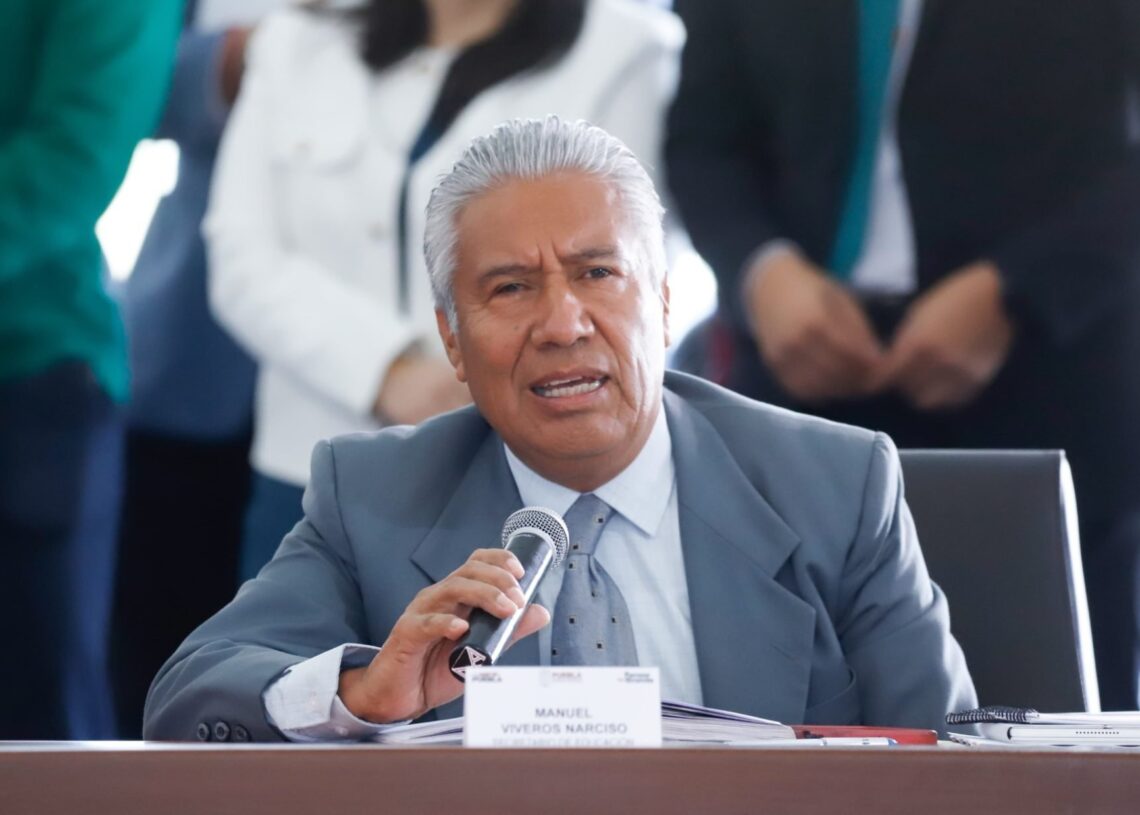 Suspenden la entrega de dos mil 500 plazas en Puebla tras detectar anomalías en los expedientes.