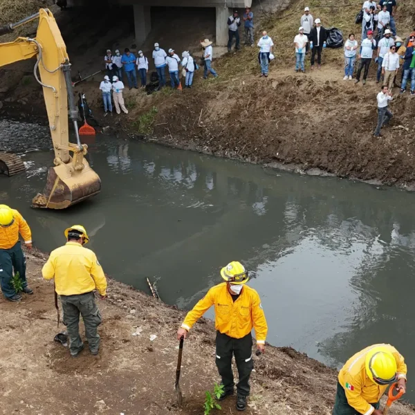 A diez meses del arranque, el gobierno de Armenta reporta 109 descargas eliminadas y 409 biodigestores activos en el rescate del río Atoyac. FOTO: 88.9 Noticias.