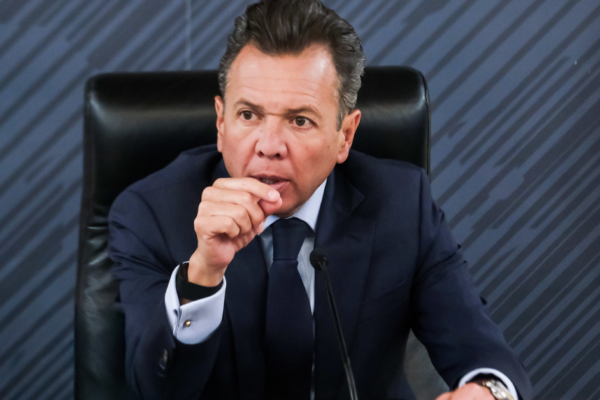 Pablo Lemus Navarro anunció el levantamiento oficial del Código Rojo en Jalisco; también desmintió que Guadalajara esté en peligro como sede para el Mundial. FOTO: Rumbo MX.