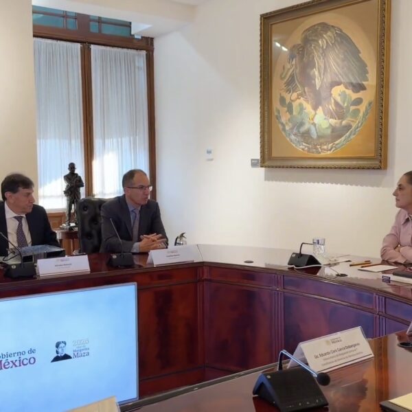 El gobierno federal firmó un convenio con Moderna para fabricar biológicos y desarrollar investigación científica, incluidos proyectos contra dengue y cáncer. IMAGEN: X @Claudiashein.