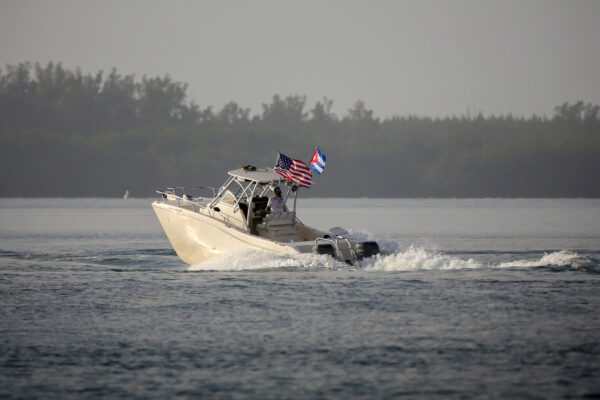 La Tropa Guardafrontera de Cuba abatió a cuatro tripulantes de una lancha procedente de Estados Unidos tras un intercambio de disparos en aguas territoriales cubanas. FOTO: AFP.