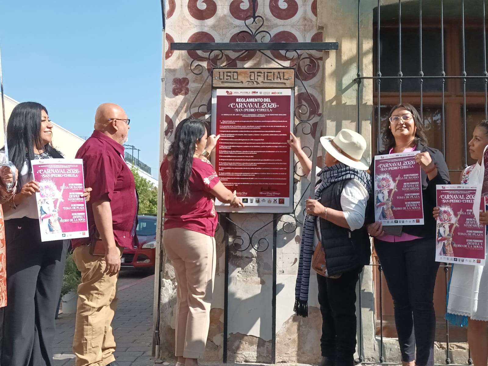 Realizan pega del Bando del Carnaval 2026 en San Pedro Cholula