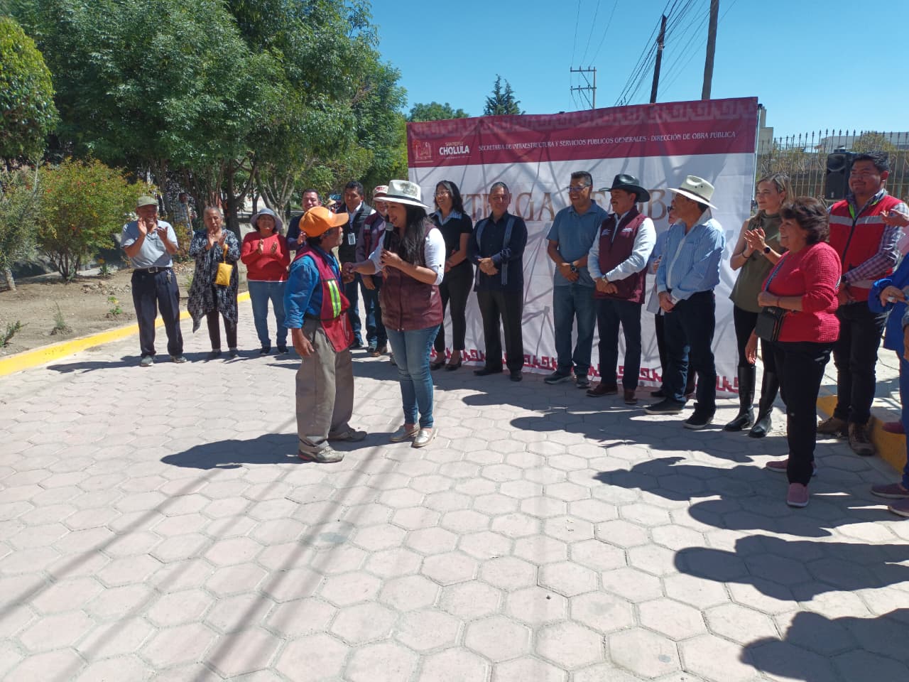 La presidenta municipal de San Pedro Cholula, Tonantzin Fernández, entregó obra pública y encabezó acciones de rehabilitación en juntas auxiliares.