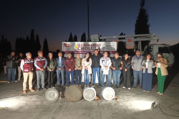 Se instalaron 34 luminarias LED como parte de la modernización del alumbrado público para reforzar la seguridad y promover la convivencia en la Unidad Deportiva de San Diego Cuachayotla.