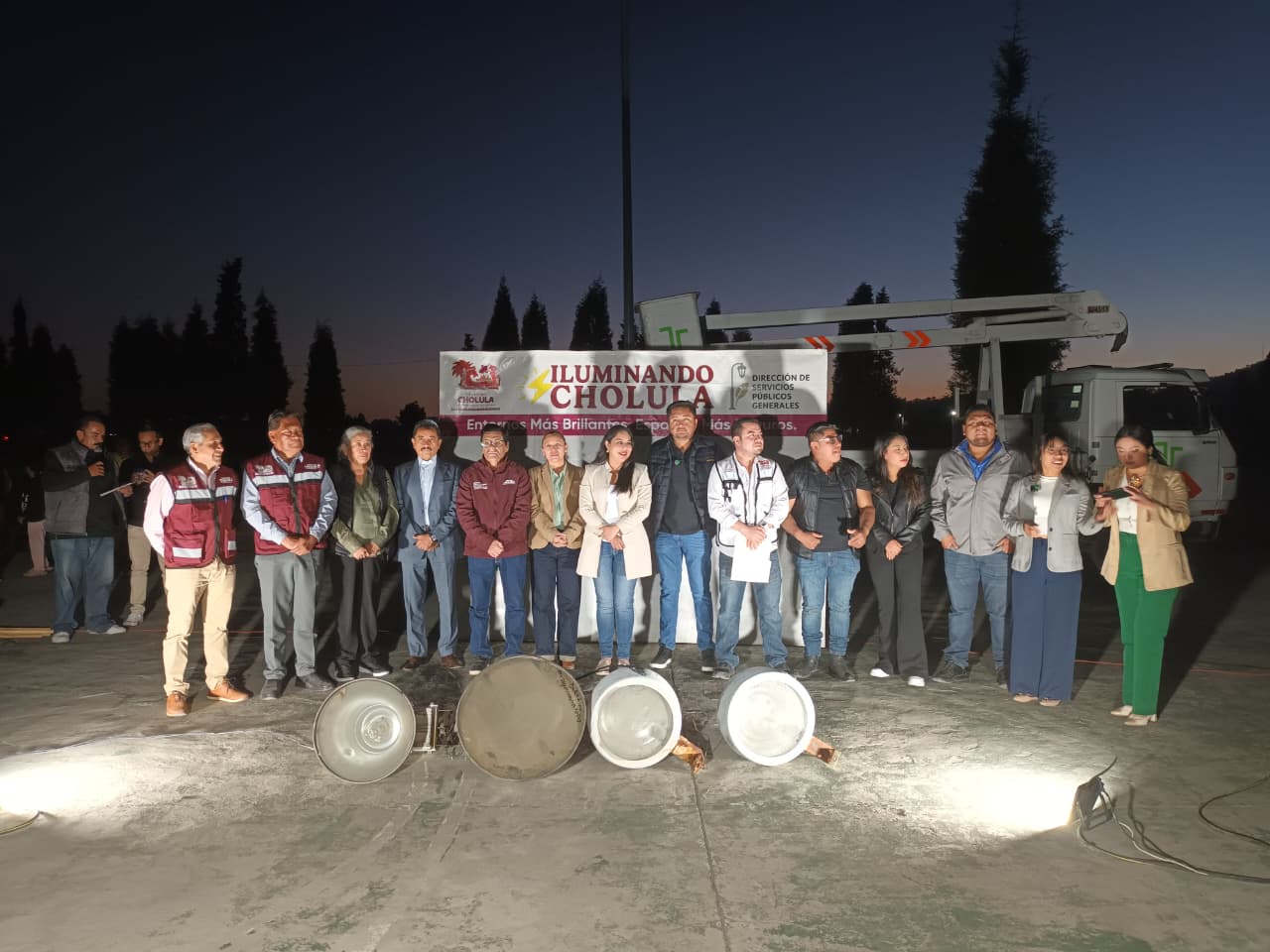 Se instalaron 34 luminarias LED como parte de la modernización del alumbrado público para reforzar la seguridad y promover la convivencia en la Unidad Deportiva de San Diego Cuachayotla.