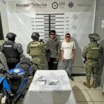 Operativo en Texmelucan deja dos detenidos por portación de armas de fuego; circulaban en motocicleta robada.