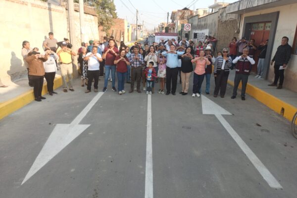 La presidenta Tonantzin Fernández entregó la rehabilitación de las calles Libres y 5 de Diciembre en San Matías Cocoyotla.