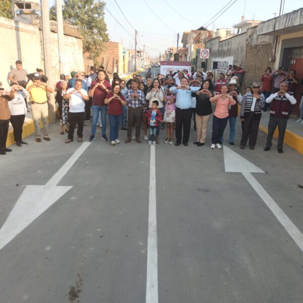 La presidenta Tonantzin Fernández entregó la rehabilitación de las calles Libres y 5 de Diciembre en San Matías Cocoyotla.