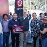 Entrega de material para bacheo.