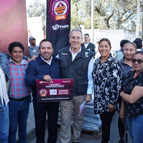 Entrega de material para bacheo.