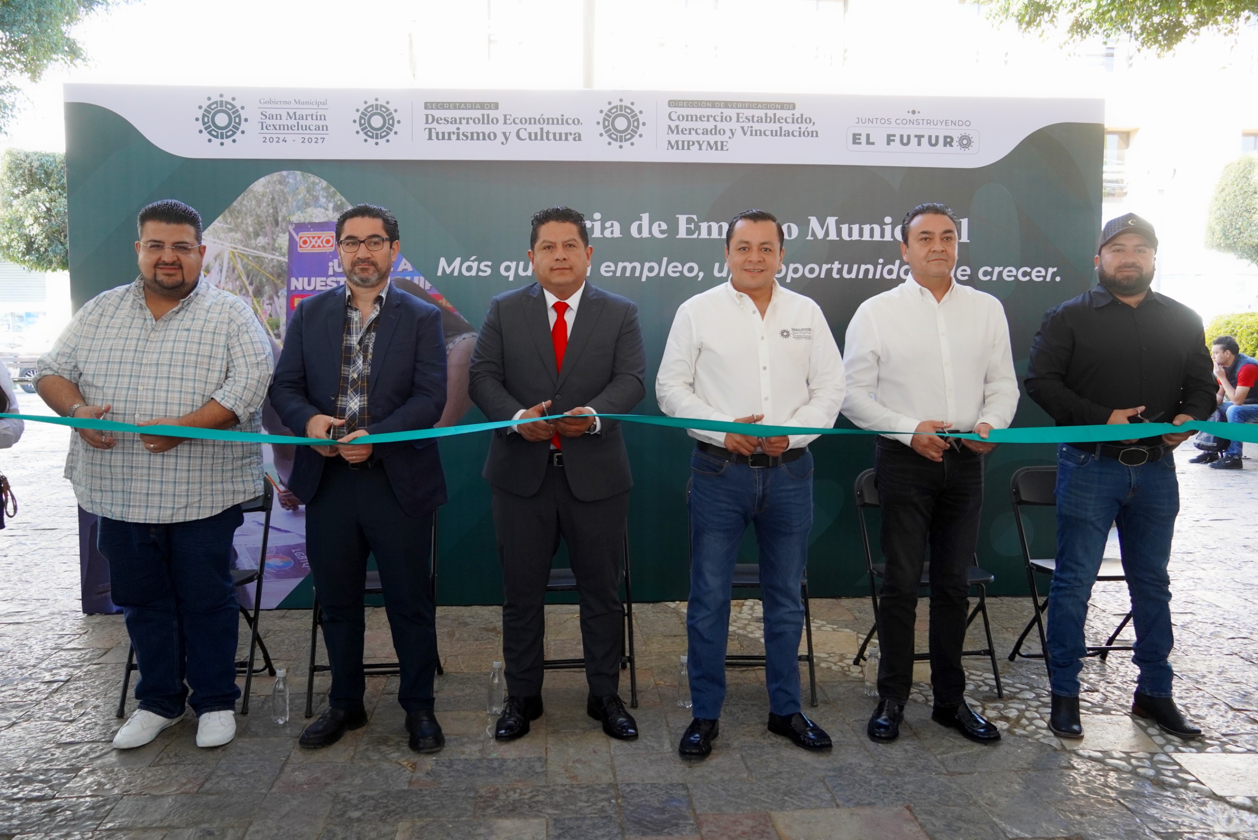 25 empresas ofertaron más de mil vacantes en la Feria del Empleo realizada por el Ayuntamiento de Texmelucan.