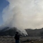 Tras dos días de combate, Protección Civil estatal reporta un 70% de avance en el incendio del relleno sanitario en San José Chiapa.