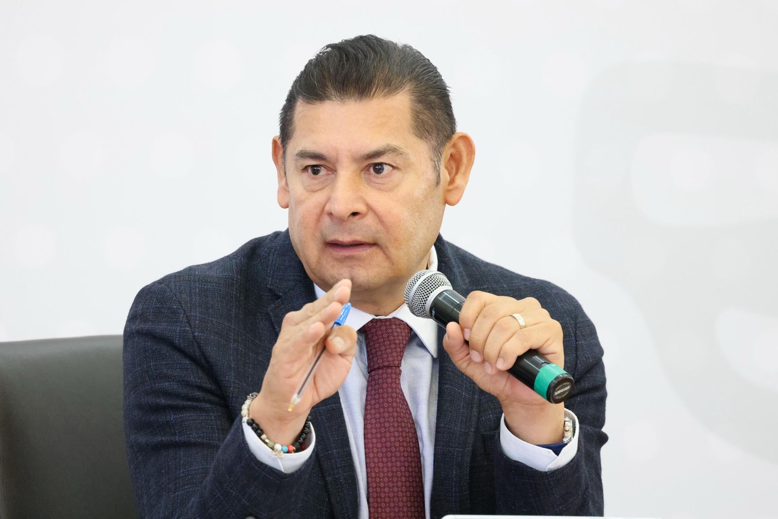 El gobernador frena aspiraciones de su familia Armenta y Mier; “El nepotismo lleva a la corrupción”