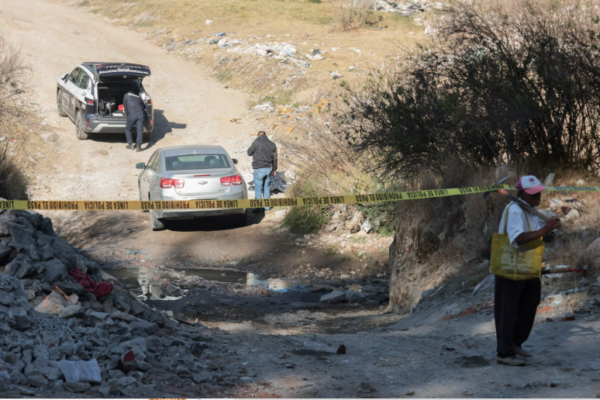 Localizan el cuerpo de un hombre con huellas de violencia al fondo de una barranca en Santa María Xonacatepec.