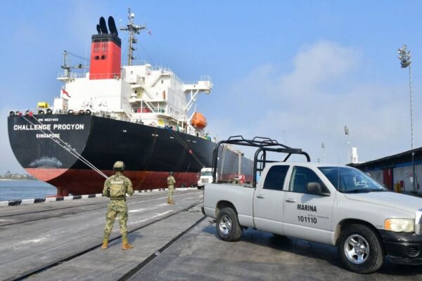 Un audio inédito y una carta escrita a mano revelan las denuncias que hizo el contralmirante Fernando Guerrero sobre la red de huachicol fiscal en aduanas marítimas. FOTO: SEMAR.