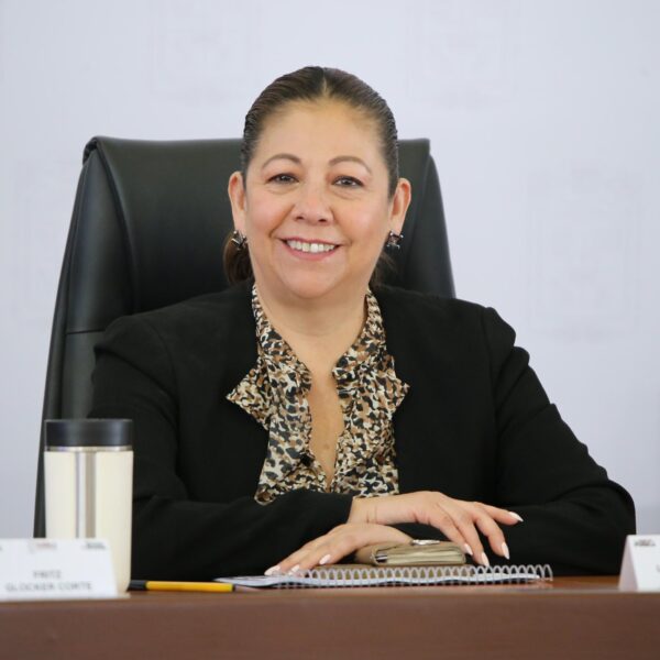 Laura Artemisa se deslindó de la delegada Natalia Suárez tras las críticas por su fiesta de cumpleaños y recordó que forma parte del grupo político del senador Ignacio Mier. FOTO: FB Laura Artemisa,