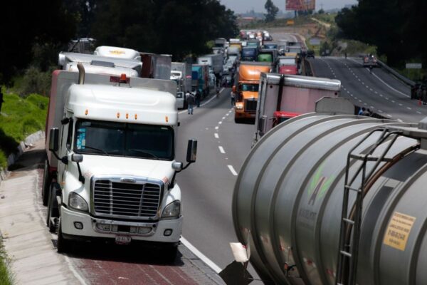 Capufe anunció un cierre temporal de la autopista México-Puebla por trabajos de infraestructura el 9 y 10 de febrero. FOTO: Aristegui Noticias.