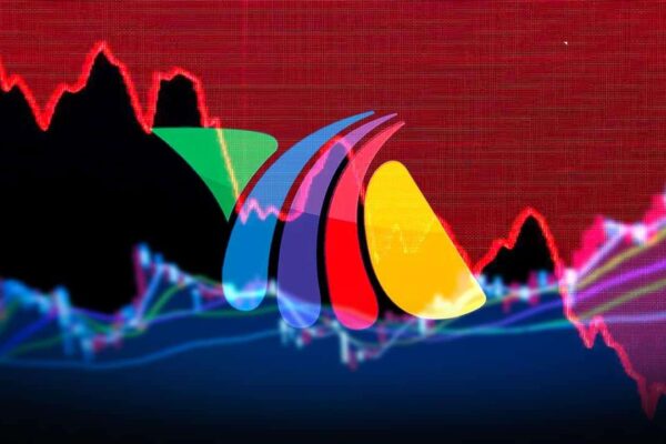 Agobiada por deudas con el SAT y acreedores extranjeros, la empresa de Ricardo Salinas Pliego busca que un juez le permita reestructurar sus pasivos mientras intenta sobrevivir.